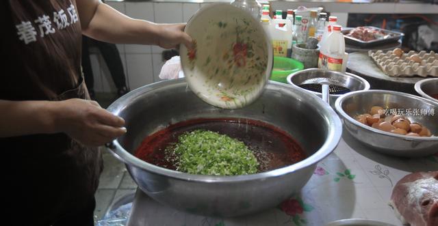 蒸猪血，黑龙江站人第一美食，状如枣糕喷香(图2)